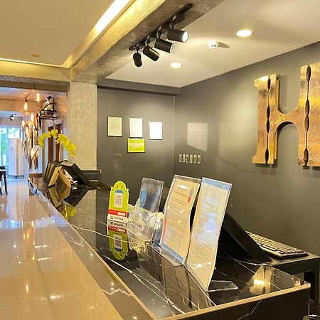 Hotel Halo Angeles City Exteriör bild