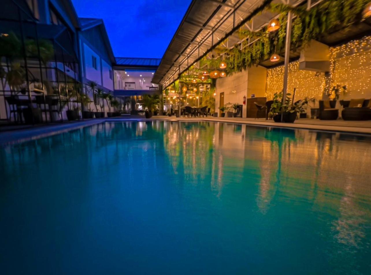 Hotel Halo Angeles City Exteriör bild